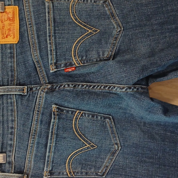 EUC 535 Levi's Super Skinny Jeans with Distress - Picture 5 of 7